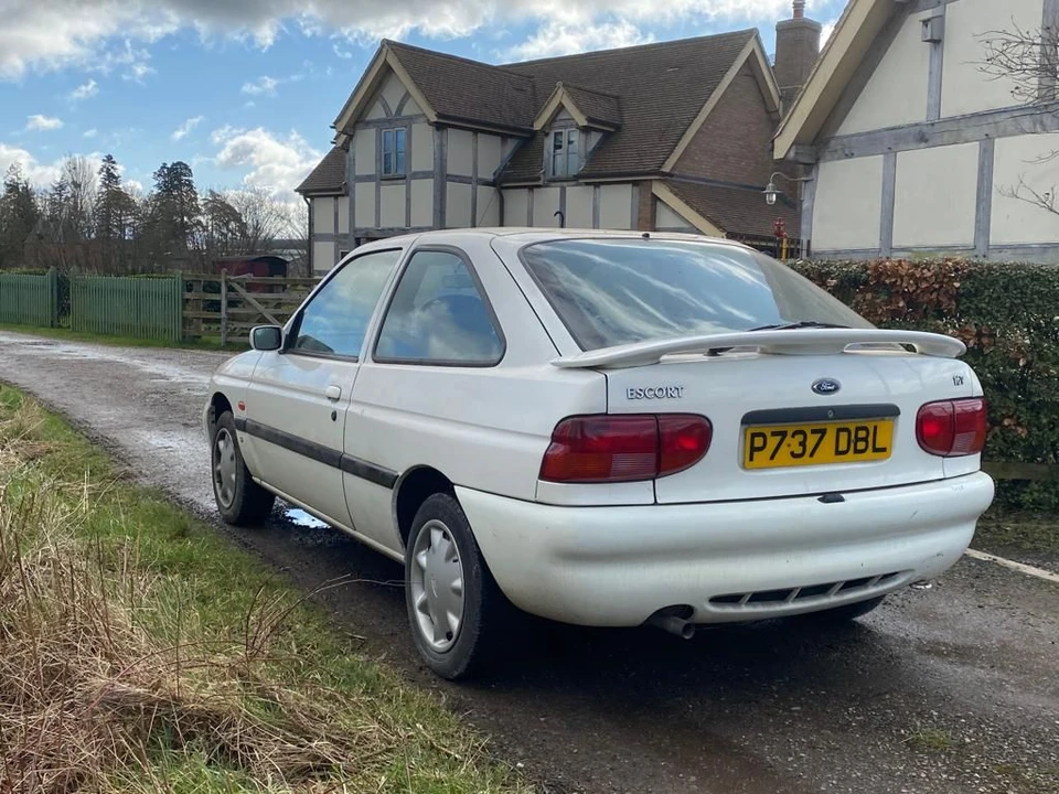 1996 Ford Escort - Image 8 of 16
