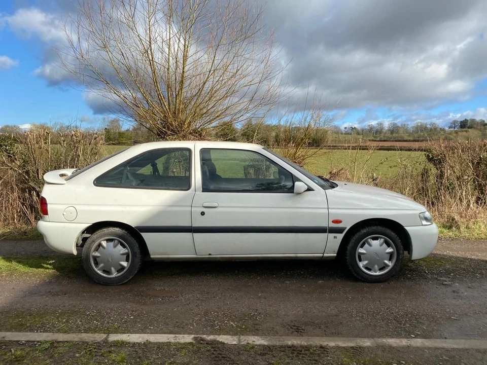 1996 Ford Escort - Image 5 of 16