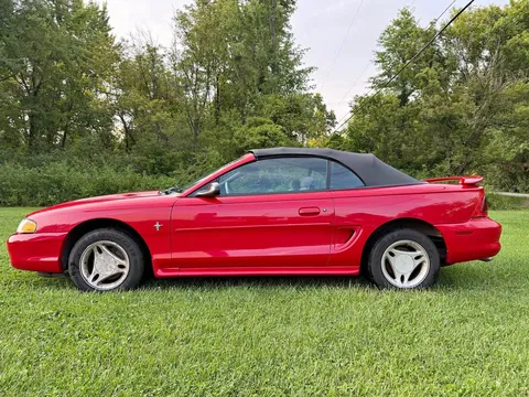 1996 Ford Mustang Convertible 2D