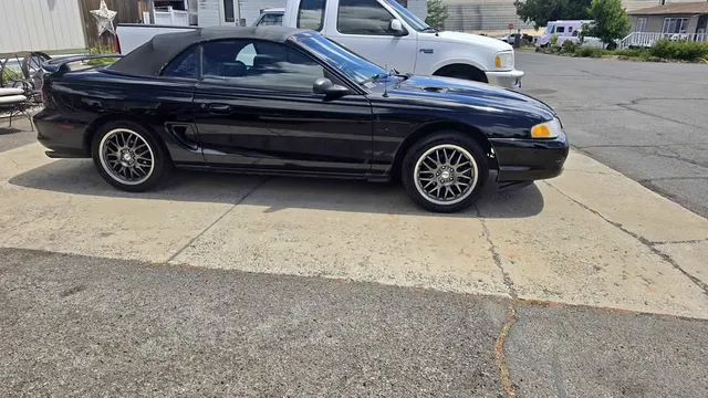 1996 Ford Mustang GT Convertible 2D