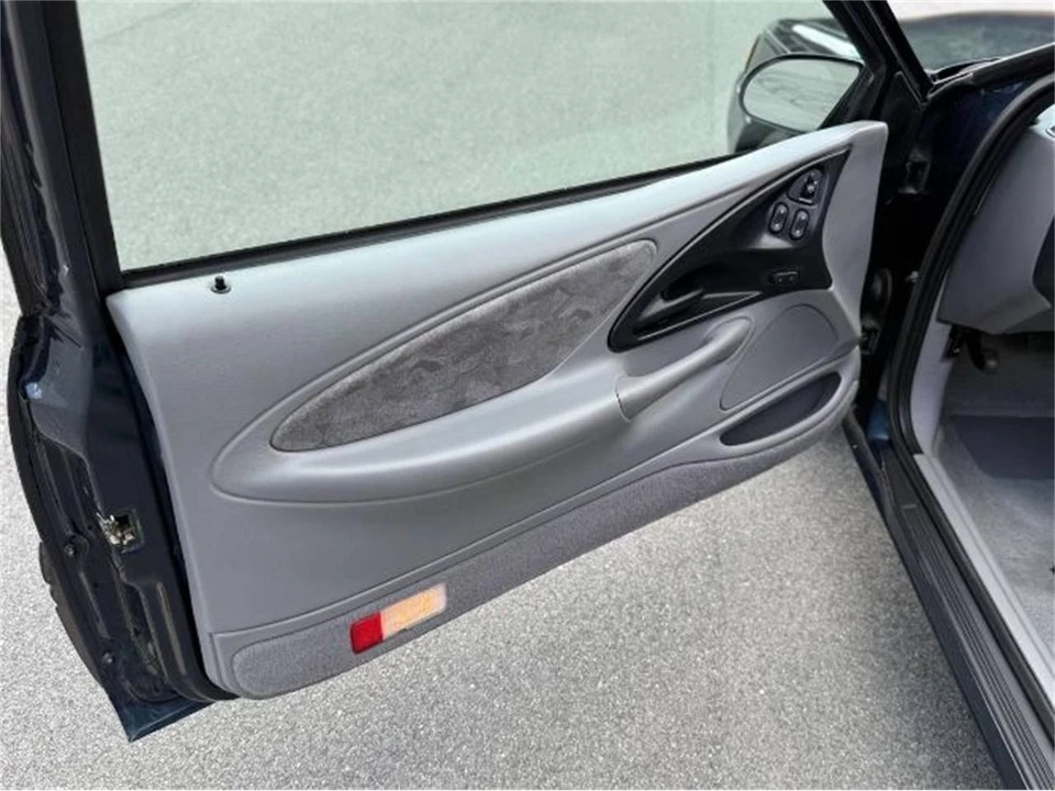 1996 Ford Thunderbird 10th Gen - Image 10 of 22