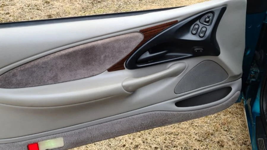 1996 Ford Thunderbird 10th Gen - Image 4 of 13