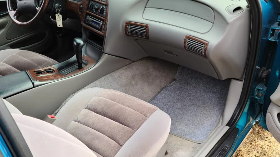 1996 Ford Thunderbird 10th Gen - Image 5 of 13