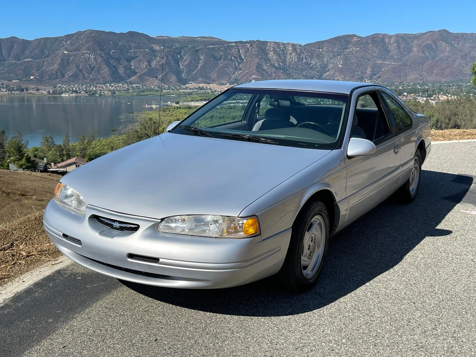 1996 Ford Thunderbird 10th Gen - Image 10 of 31