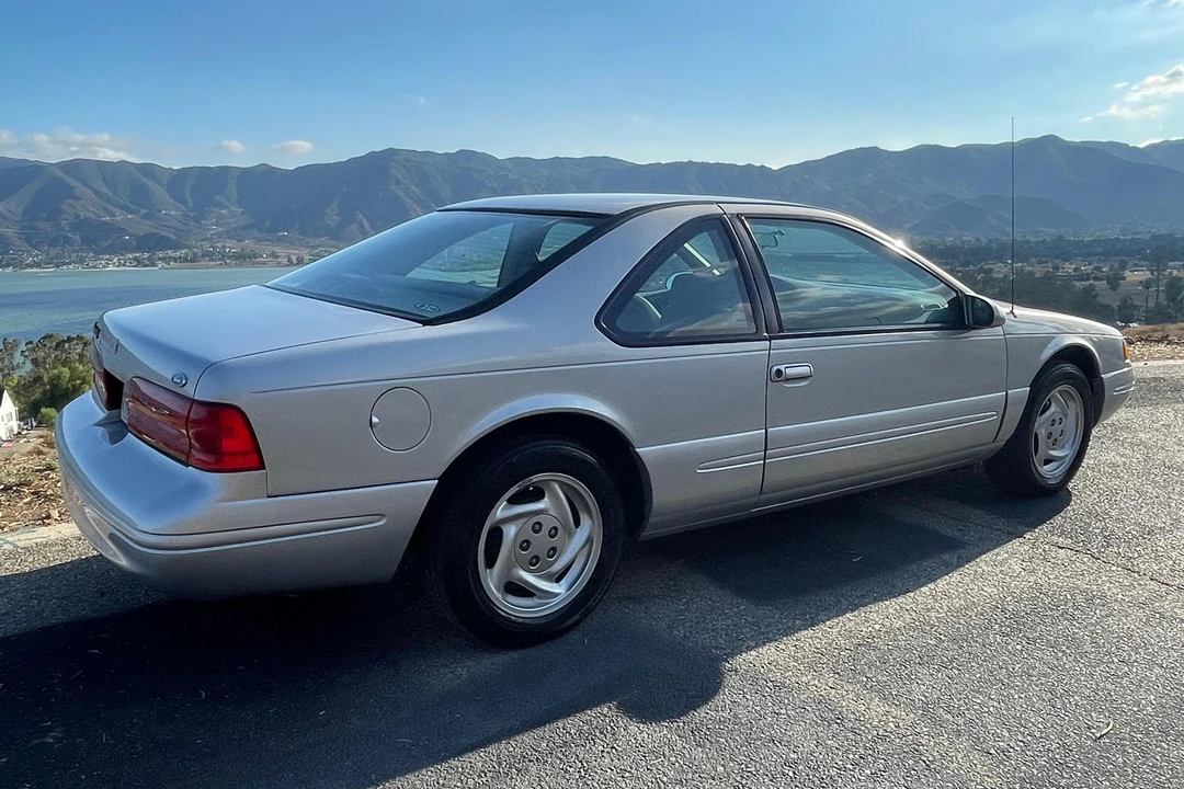 1996 Ford Thunderbird 10th Gen - Image 4 of 31