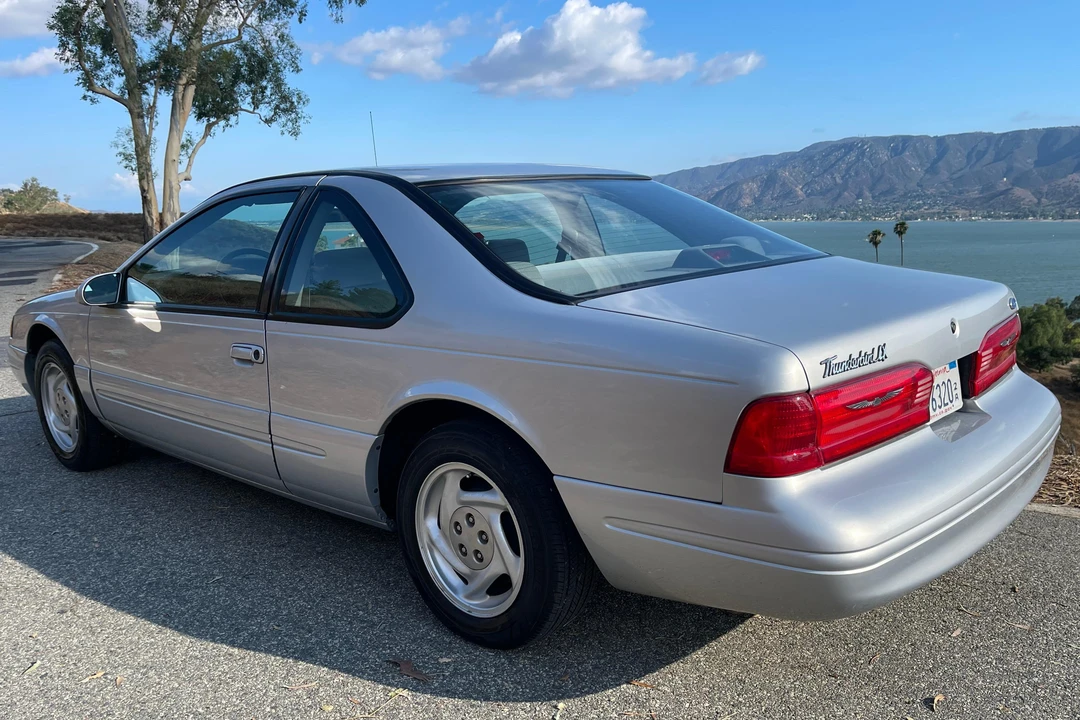1996 Ford Thunderbird 10th Gen - Image 17 of 31