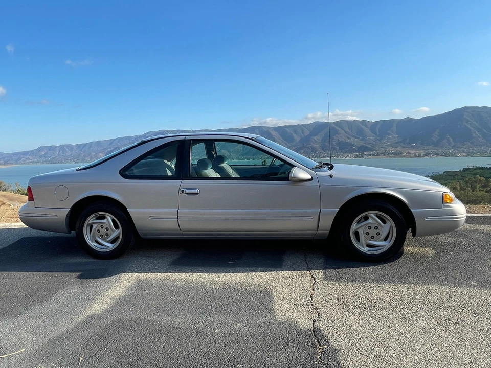 1996 Ford Thunderbird 10th Gen - Image 20 of 31