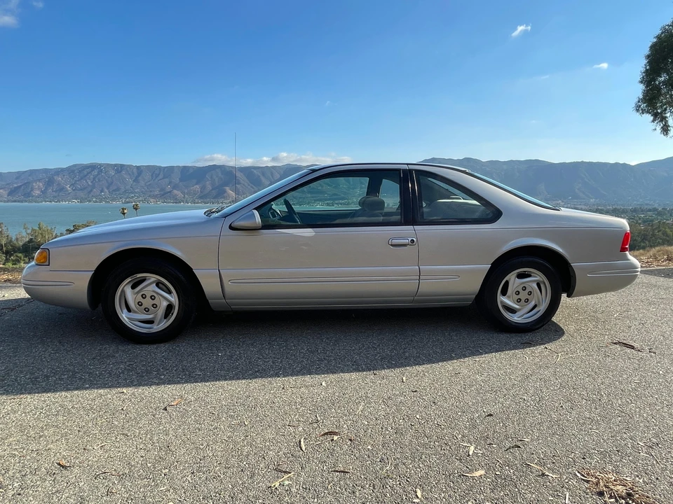 1996 Ford Thunderbird 10th Gen - Image 16 of 31