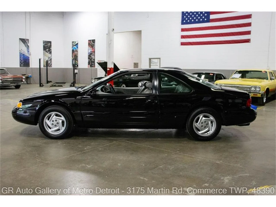 1996 Ford Thunderbird 10th Gen - Image 3 of 31