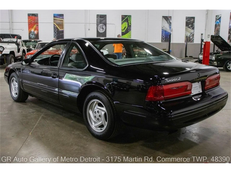 1996 Ford Thunderbird 10th Gen - Image 4 of 31