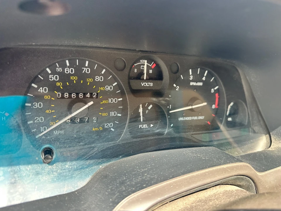 1996 Ford Thunderbird 10th Gen - Image 28 of 31
