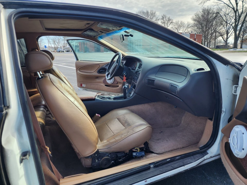 1996 Ford Thunderbird 10th Gen - Image 8 of 12
