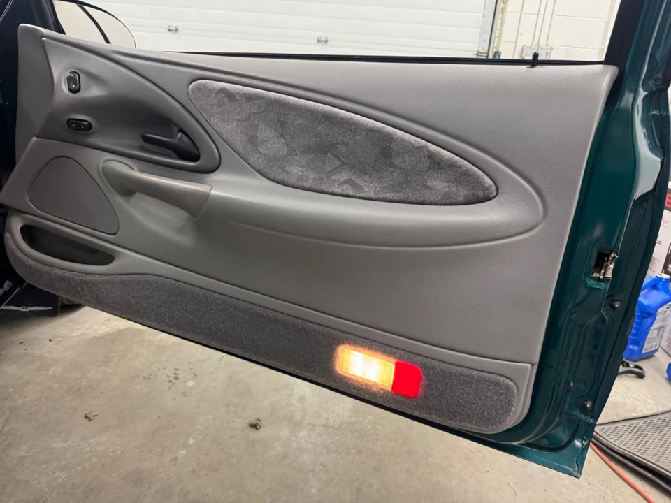 1996 Ford Thunderbird 10th Gen - Image 13 of 21