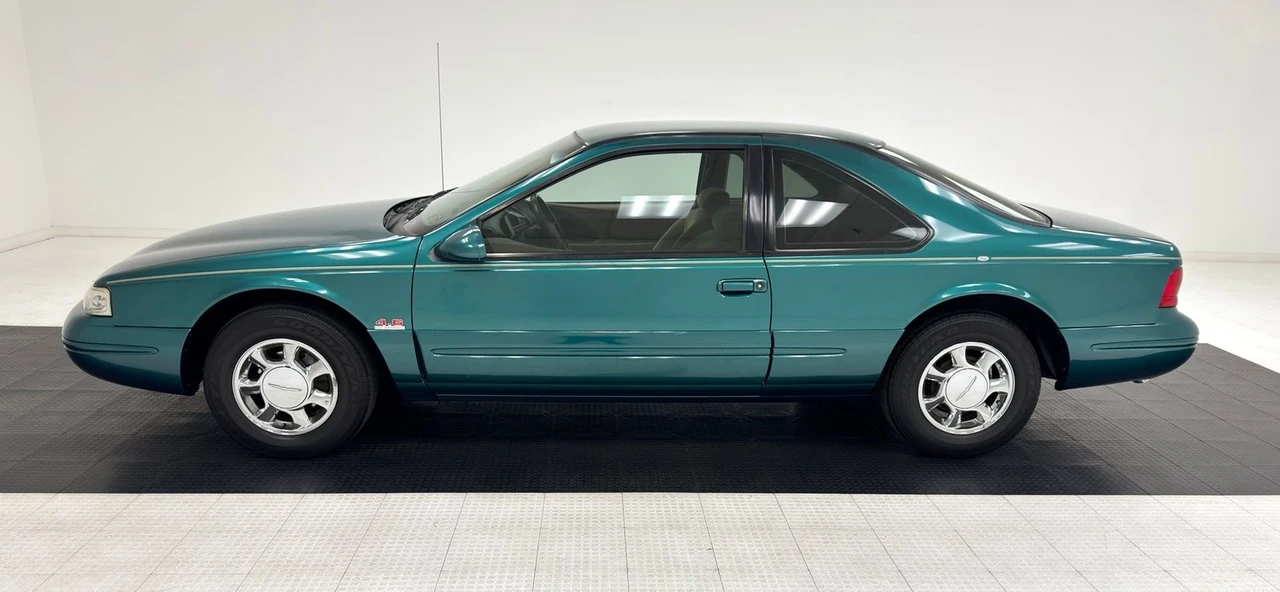 1996 Ford Thunderbird 10th Gen - Image 2 of 21
