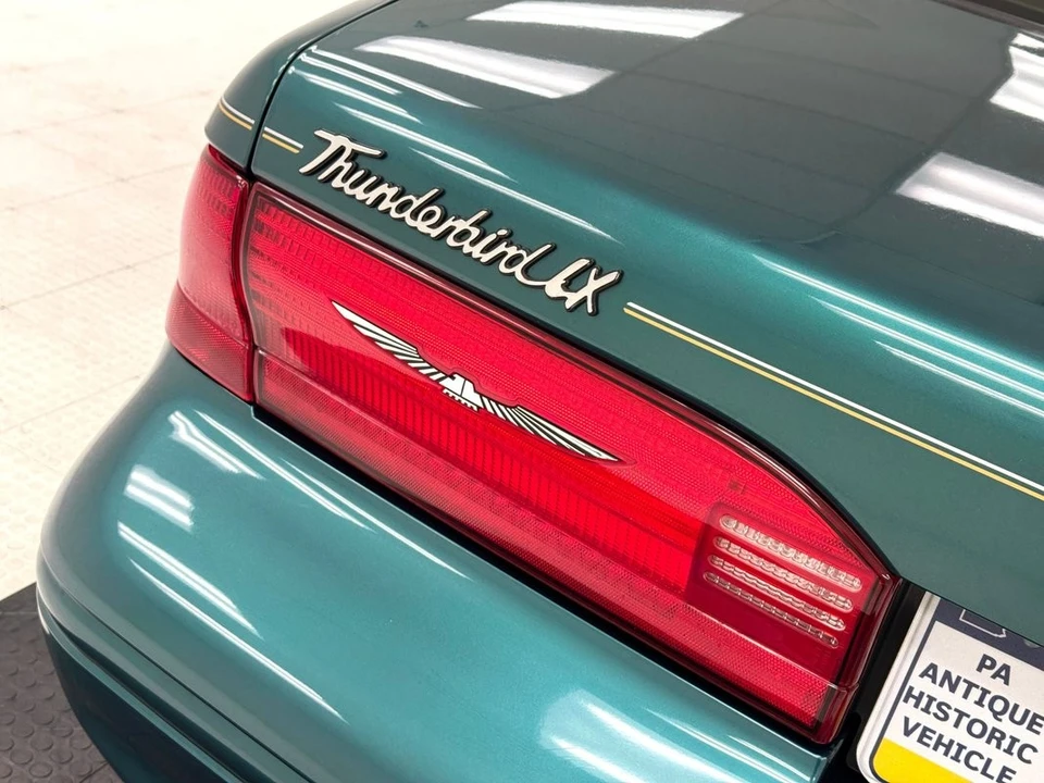 1996 Ford Thunderbird 10th Gen - Image 18 of 21