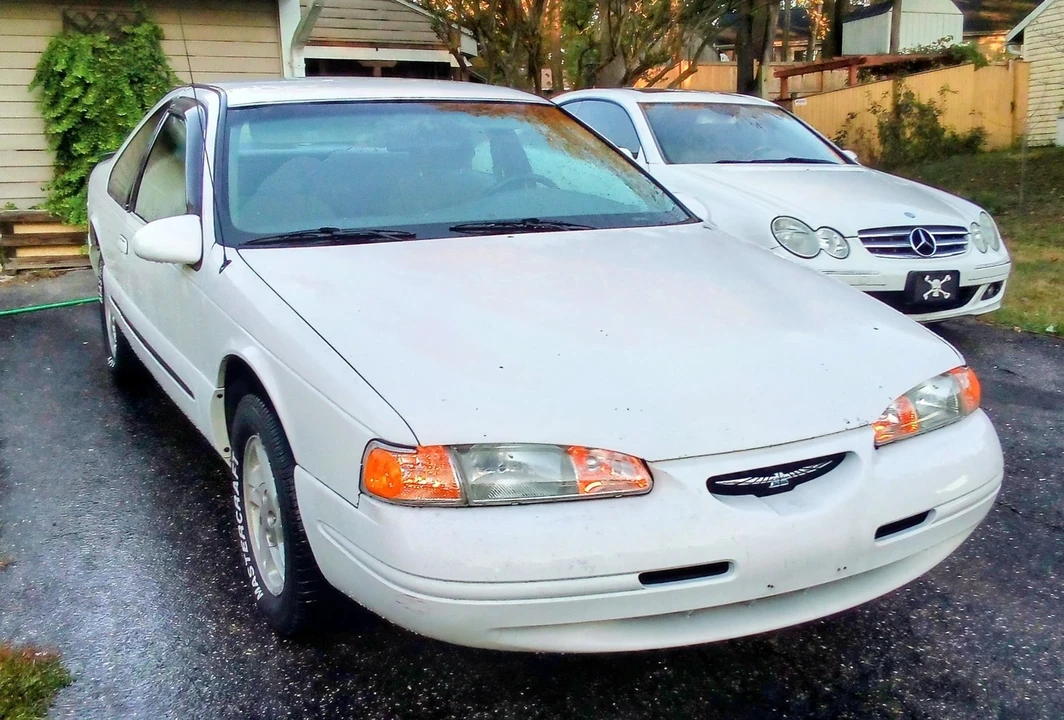 1996 Ford Thunderbird 10th Gen - Image 9 of 21