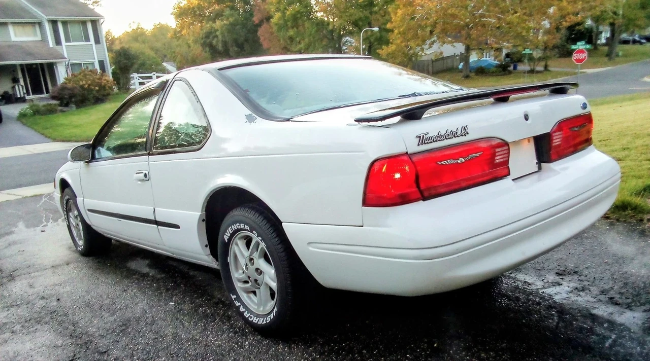 1996 Ford Thunderbird 10th Gen - Image 8 of 21