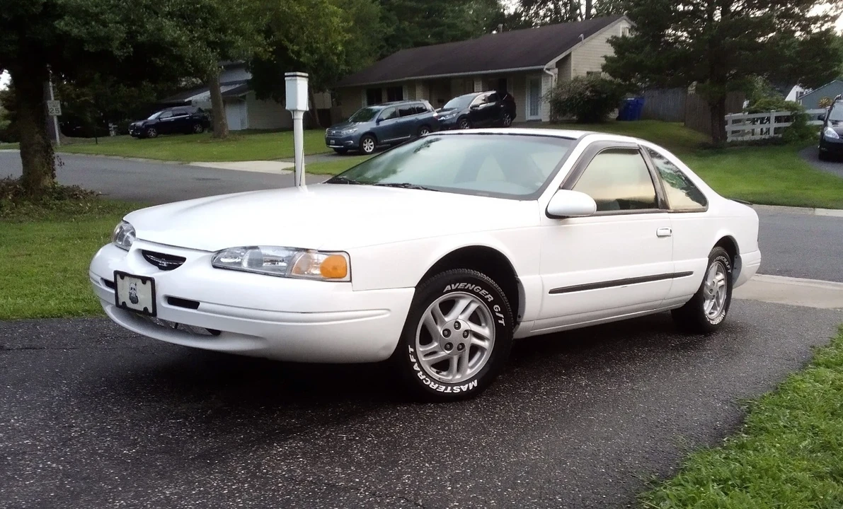 1996 Ford Thunderbird 10th Gen - Image 2 of 21