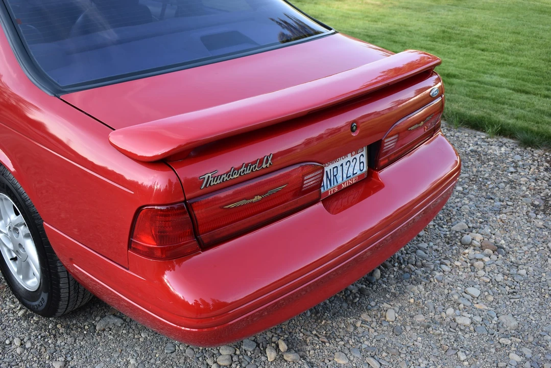 1996 Ford Thunderbird 10th Gen - Image 26 of 31