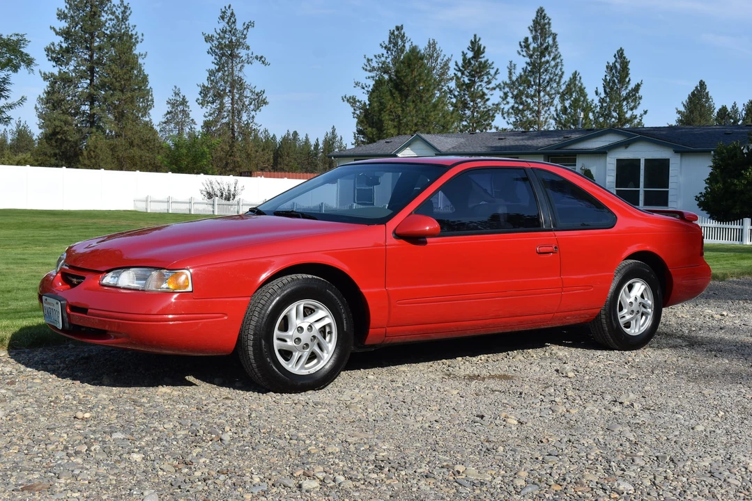 1996 Ford Thunderbird 10th Gen - Image 2 of 31