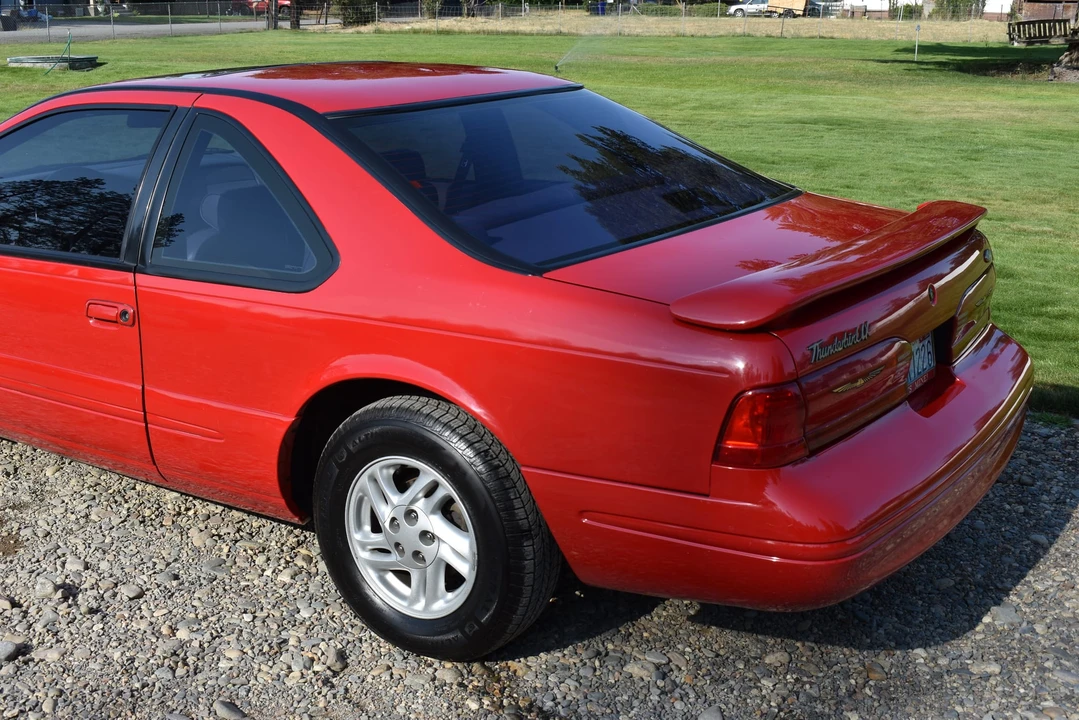 1996 Ford Thunderbird 10th Gen - Image 27 of 31