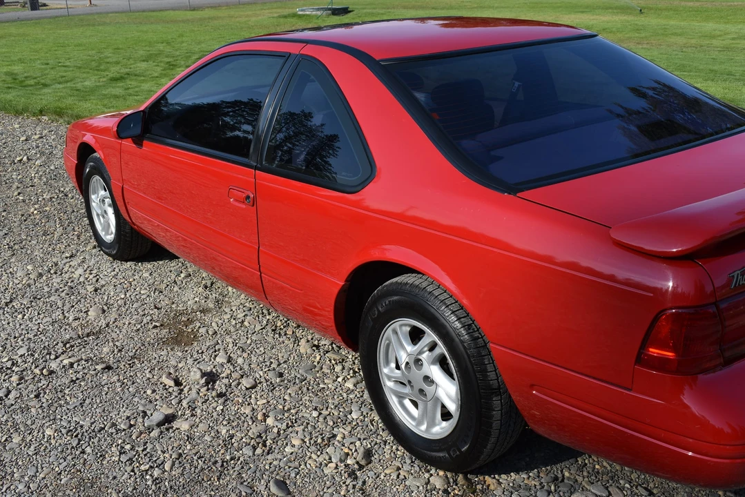 1996 Ford Thunderbird 10th Gen - Image 28 of 31