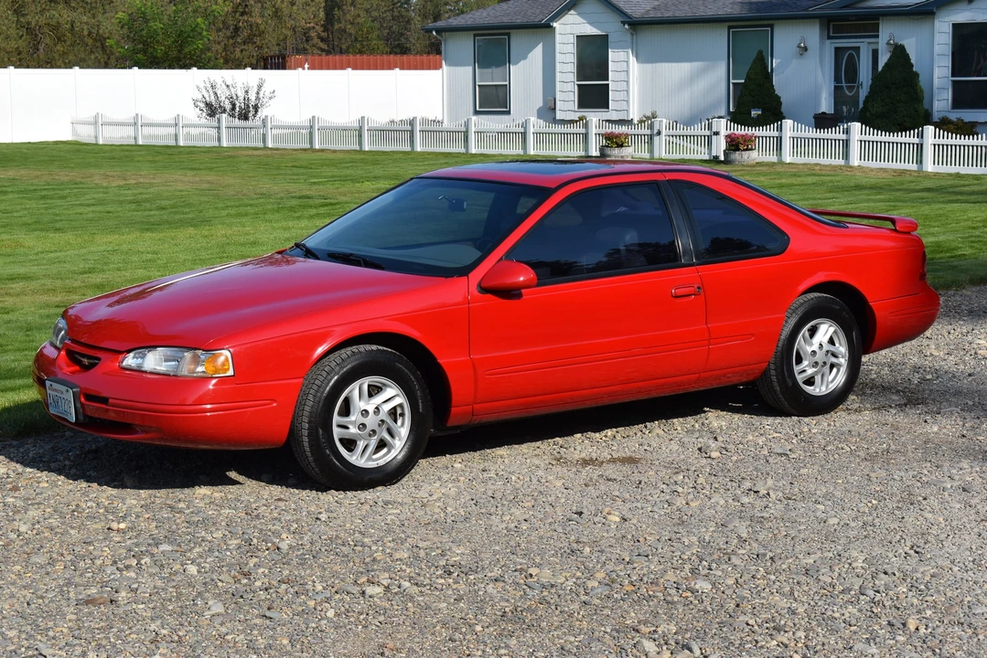 1996 Ford Thunderbird 10th Gen - Image 4 of 31