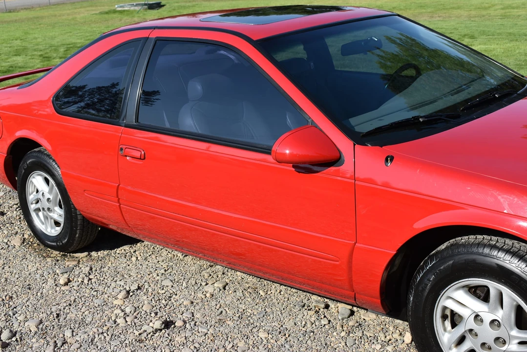 1996 Ford Thunderbird 10th Gen - Image 21 of 31