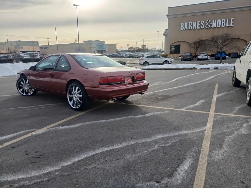 1996 Ford Thunderbird 10th Gen - Image 2 of 8