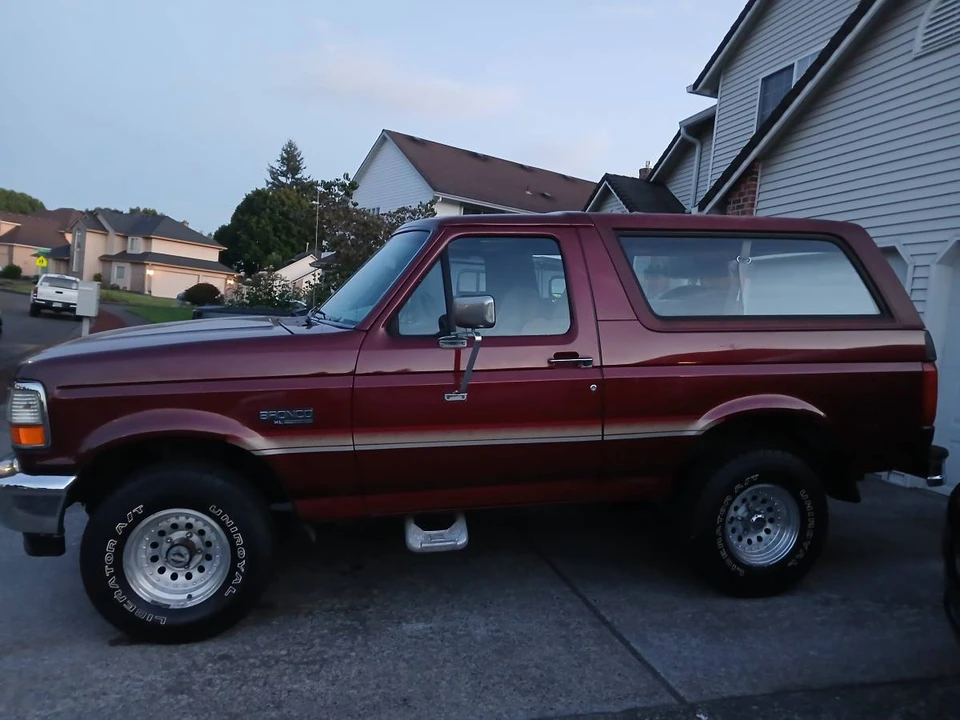 1996 Ford Bronco 5th Gen - Image 2 of 12