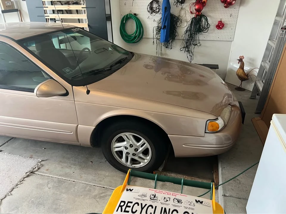 1996 Ford Thunderbird 10th Gen - Image 2 of 5