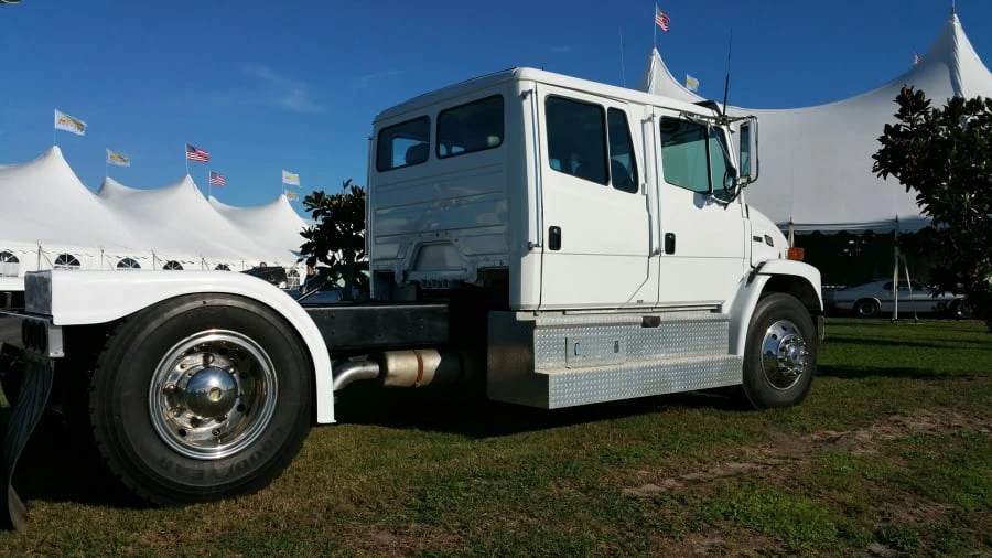1996 Freightliner - Image 2 of 4