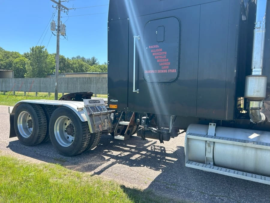 1996 Freightliner - Image 10 of 31