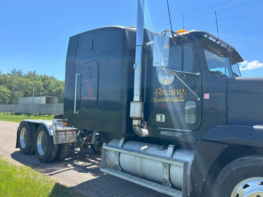 1996 Freightliner - Image 9 of 31