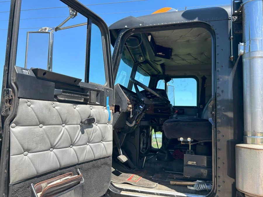 1996 Freightliner - Image 21 of 31