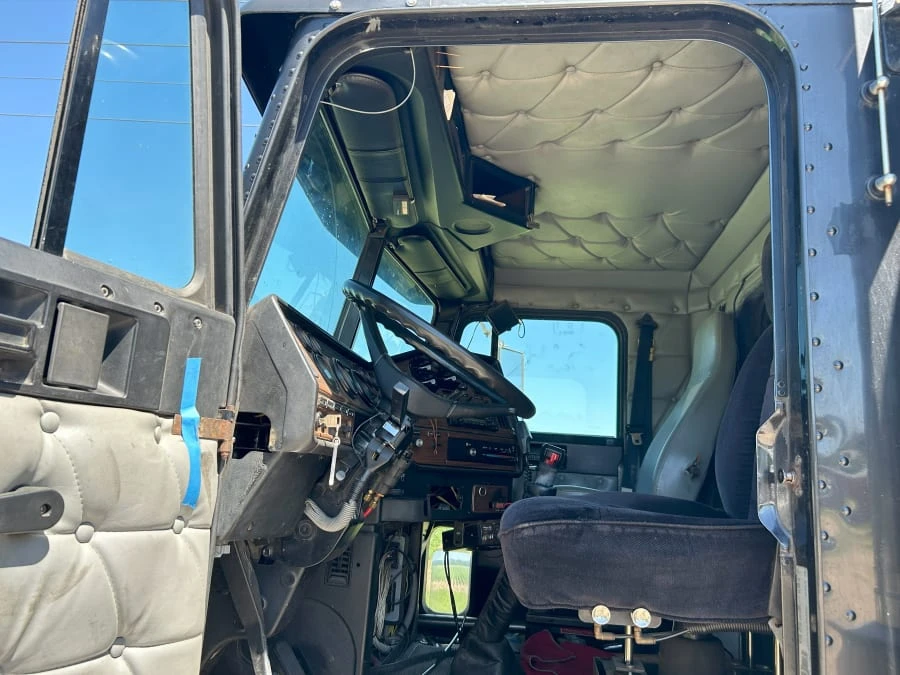 1996 Freightliner - Image 16 of 31