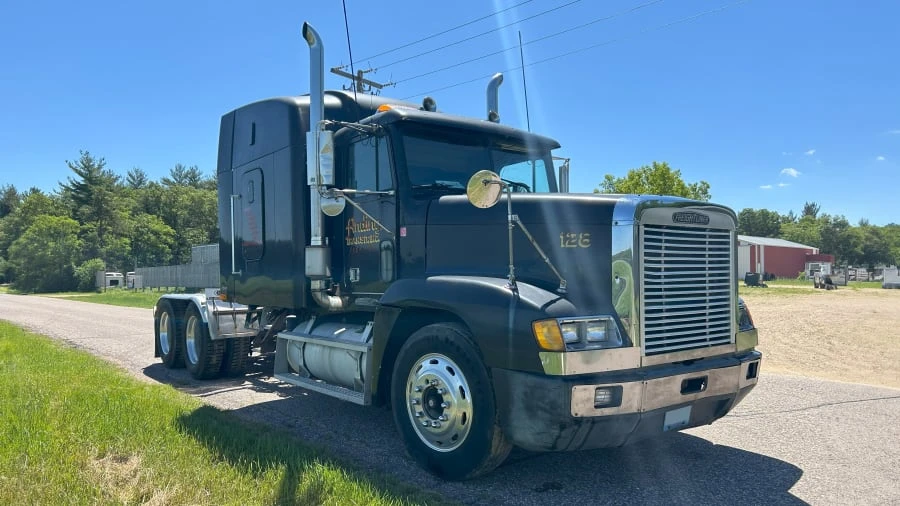 1996 Freightliner - Image 5 of 31