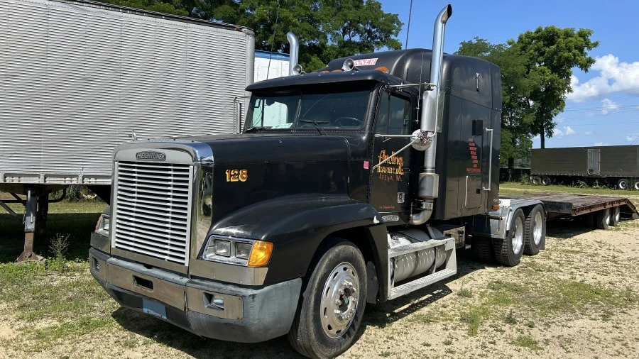 1996 Freightliner - Image 13 of 31