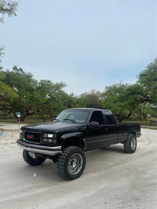 1996 GMC C/K - Image 2 of 13