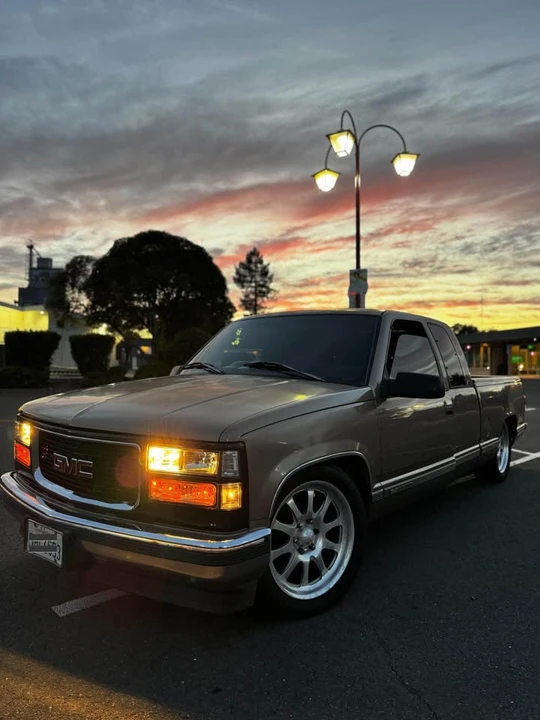 1996 GMC C/K - Image 2 of 6