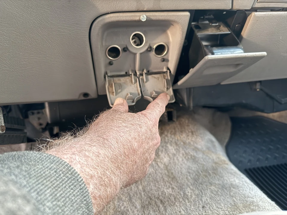 1996 GMC Suburban 8th Gen - Image 21 of 21