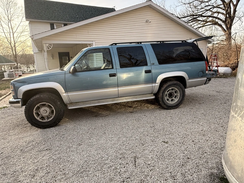 1996 GMC Suburban 8th Gen - Image 4 of 21