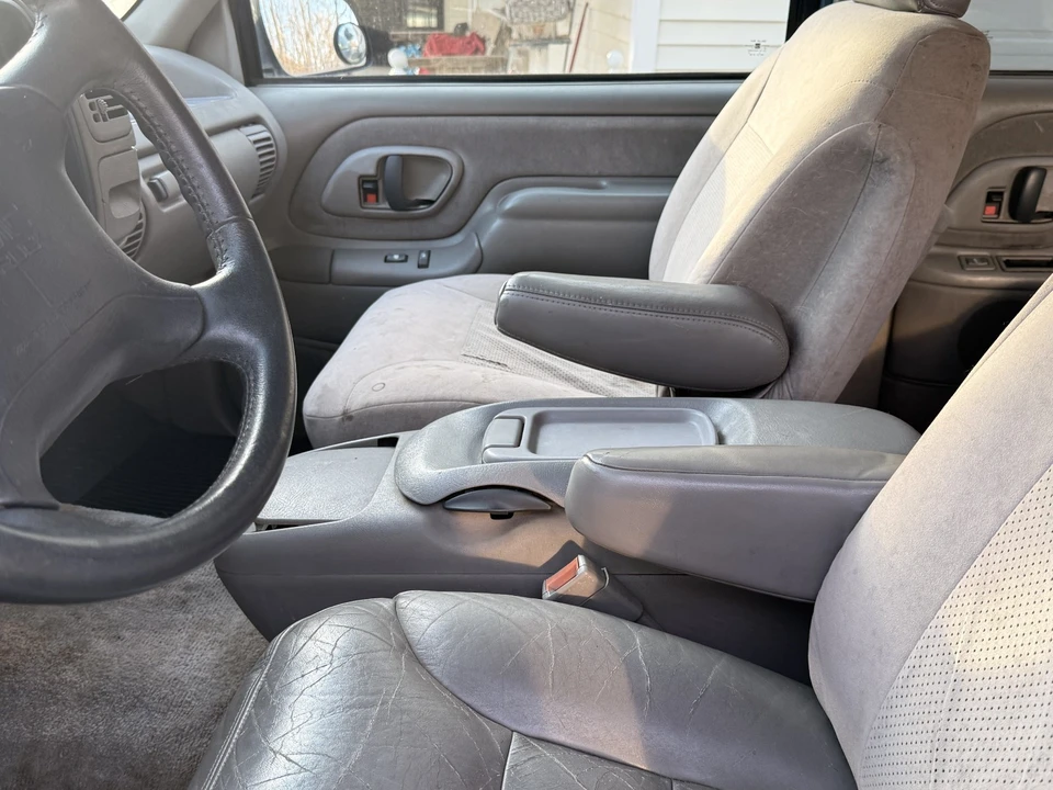 1996 GMC Suburban 8th Gen - Image 14 of 21