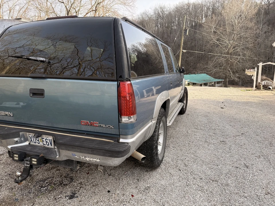 1996 GMC Suburban 8th Gen - Image 2 of 21