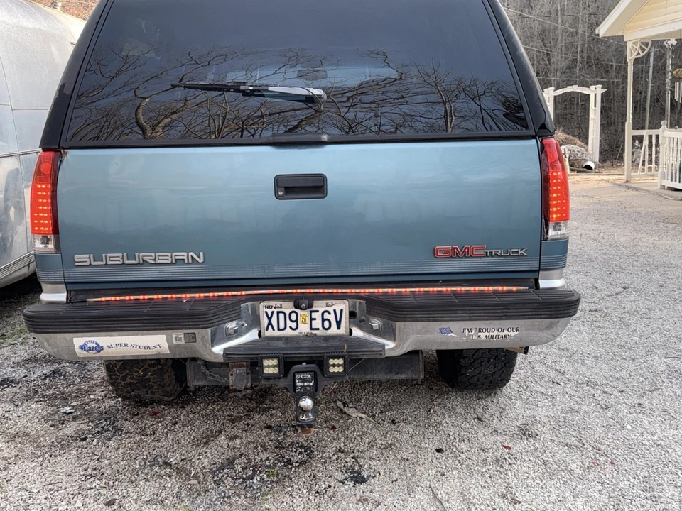 1996 GMC Suburban 8th Gen - Image 7 of 21