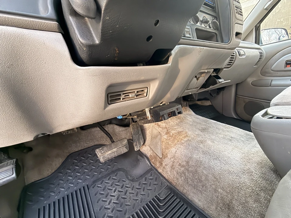 1996 GMC Suburban 8th Gen - Image 19 of 21