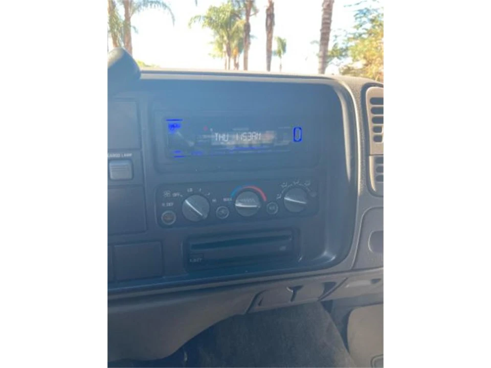 1996 GMC C/K - Image 3 of 10