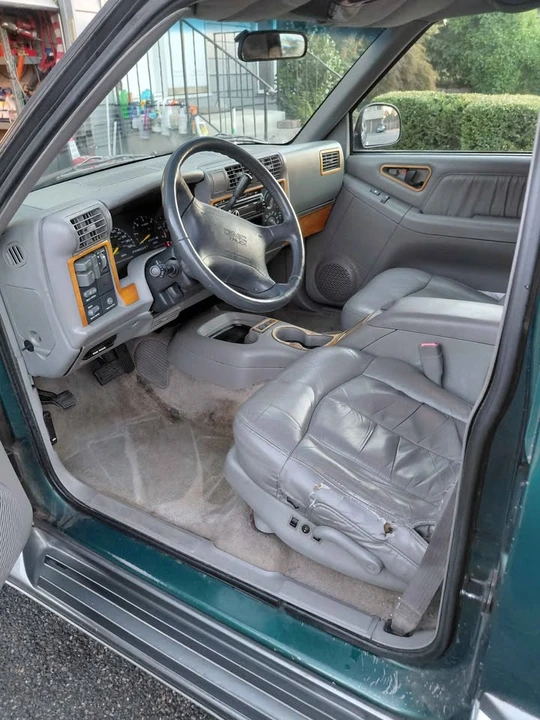 1996 GMC S-15 Jimmy 2nd Gen - Image 5 of 8