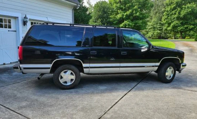 1996 GMC Suburban 7th Gen - Image 11 of 14