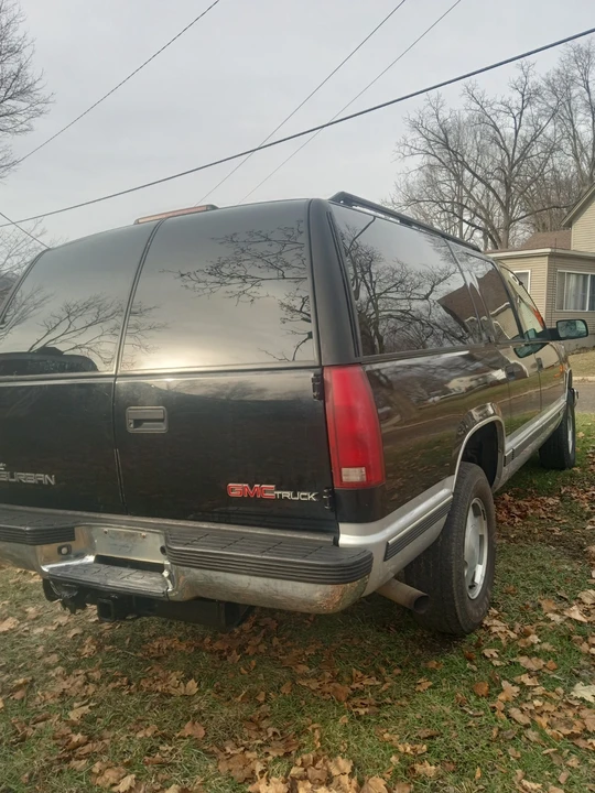 1996 GMC Suburban 7th Gen - Image 2 of 13
